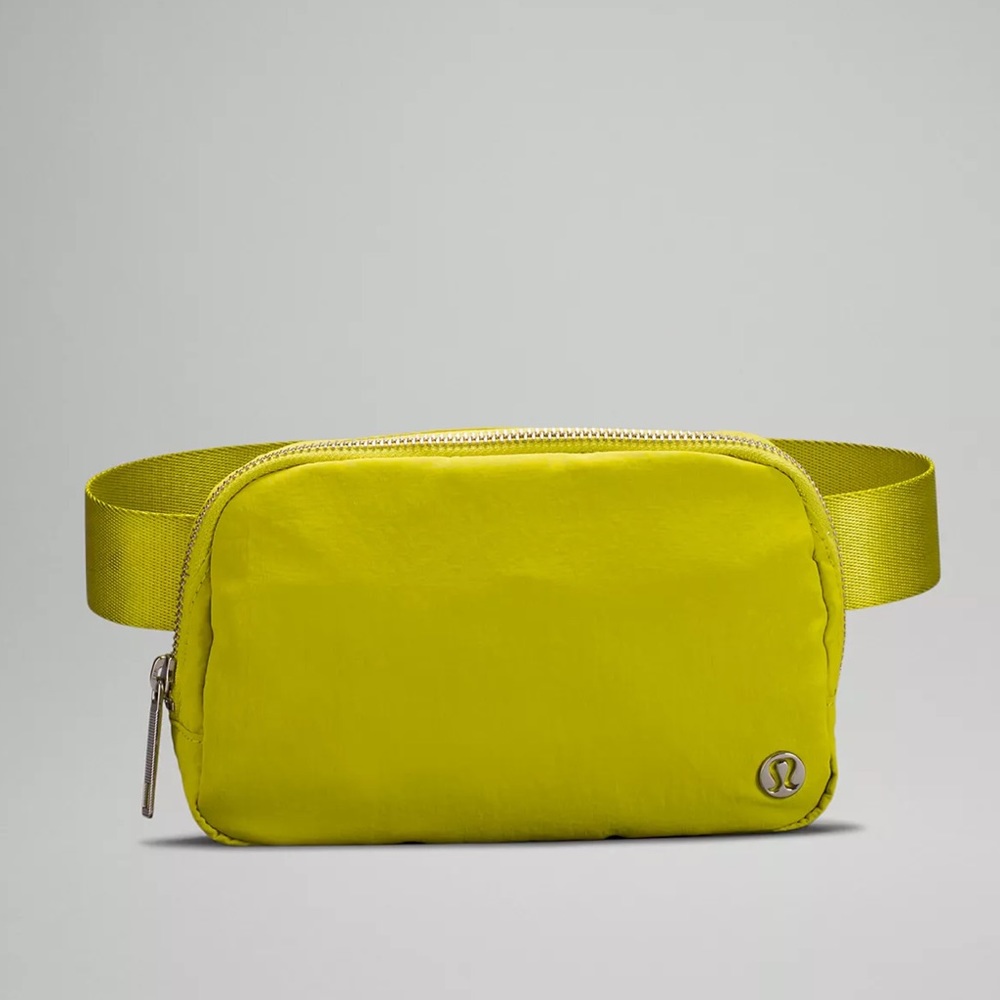 NWT LULULEMON Everywhere Belt Bag Yellow Serpentine